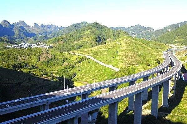 贵州余庆至安龙高速公路