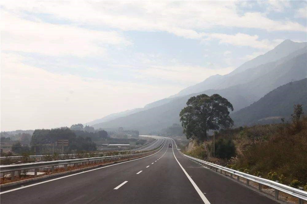 广西麦岭至贺州高速公路