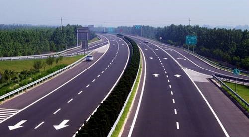江西上饶至万年高速公路